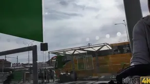 Angella Christin de la de autobuses llega al servicio de cazadores por dinero